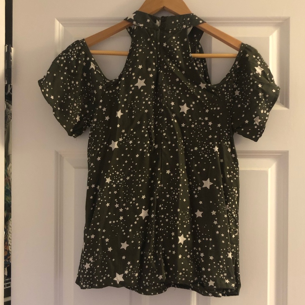 NWOT Francesca’s XS Green Off the Shoulder Shirt